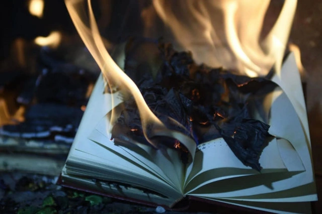 В Швеции опять публично сожгли Коран - ФОТО/ВИДЕО